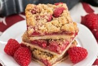 Golden Streusel Raspberry Delight
