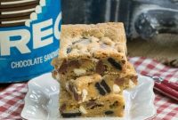 Cookies and Cream Chocolate Chip Bars