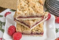 Sweet and Tangy Raspberry Crumb Bars