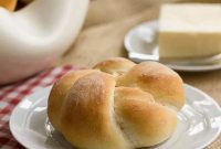 Moomie’s Artisan Yeast Knots