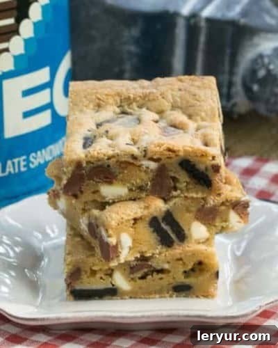 Cookies and Cream Chocolate Chip Bars 10 Cooled and sliced Oreo chocolate chip bars ready to be enjoyed.