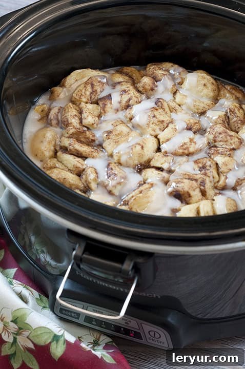 Easy Crock Pot Cinnamon Roll Casserole